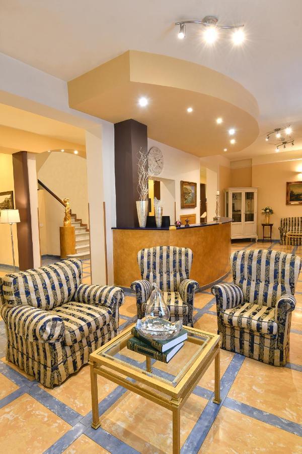 Hotel Butterfly مونتيكاتيني تيرمي المظهر الخارجي الصورة