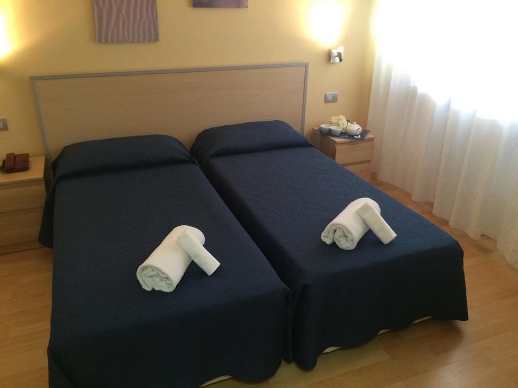 Hotel Butterfly مونتيكاتيني تيرمي الغرفة الصورة